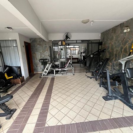 Casa Quintal Bueno! 5 Quartos Com Ar Split E Internet Ultra! Perto Do Melhor De Goiania! Marista Parques Areiao E Vaca Brava Hospital Premium Mater Dei Blue Fit Perdomo Goiania Shopping! المظهر الخارجي الصورة