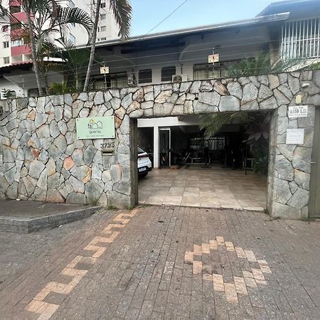 Casa Quintal Bueno! 5 Quartos Com Ar Split E Internet Ultra! Perto Do Melhor De Goiania! Marista Parques Areiao E Vaca Brava Hospital Premium Mater Dei Blue Fit Perdomo Goiania Shopping! المظهر الخارجي الصورة