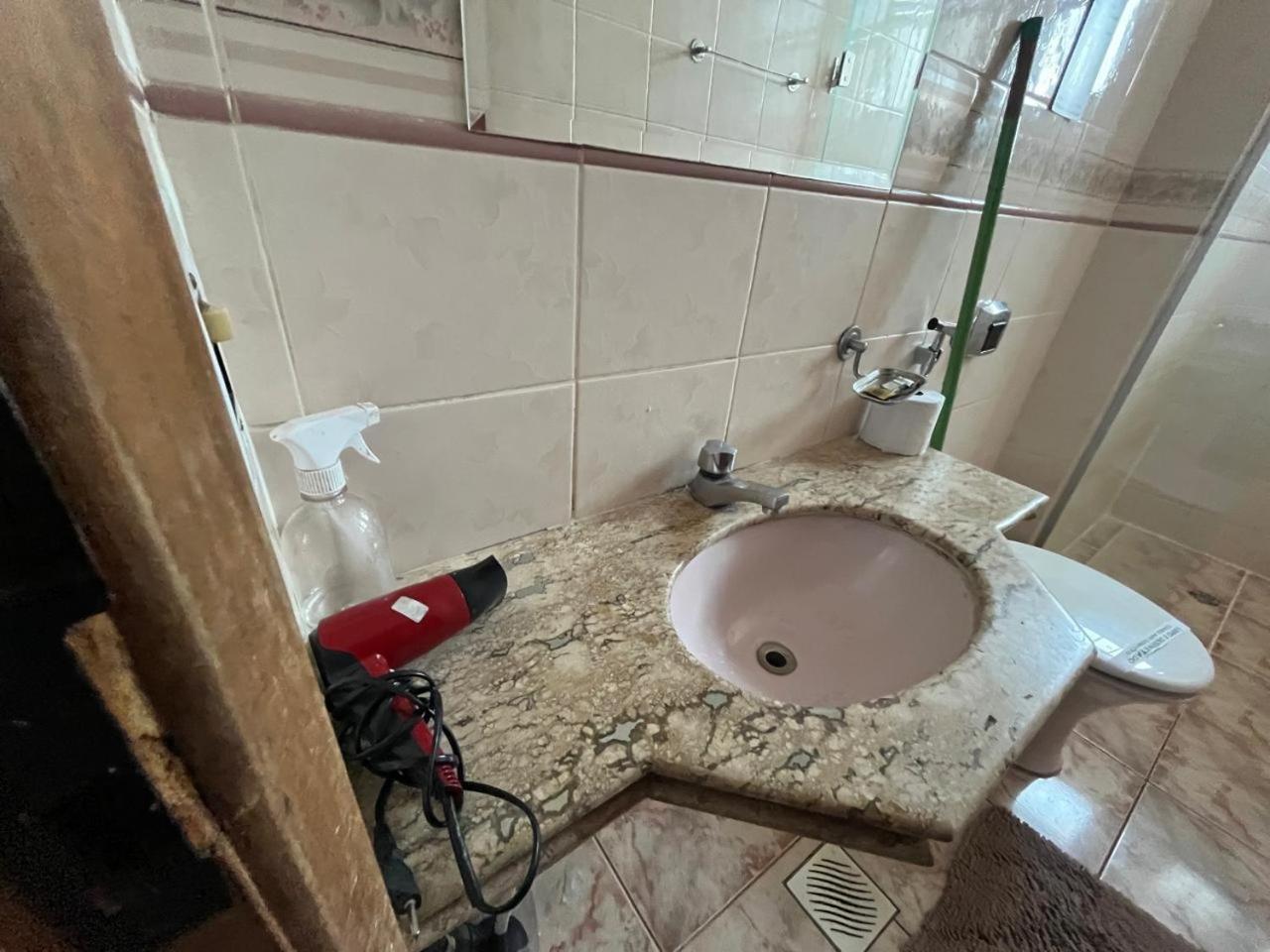 Casa Quintal Bueno! 5 Quartos Com Ar Split E Internet Ultra! Perto Do Melhor De Goiania! Marista Parques Areiao E Vaca Brava Hospital Premium Mater Dei Blue Fit Perdomo Goiania Shopping! المظهر الخارجي الصورة