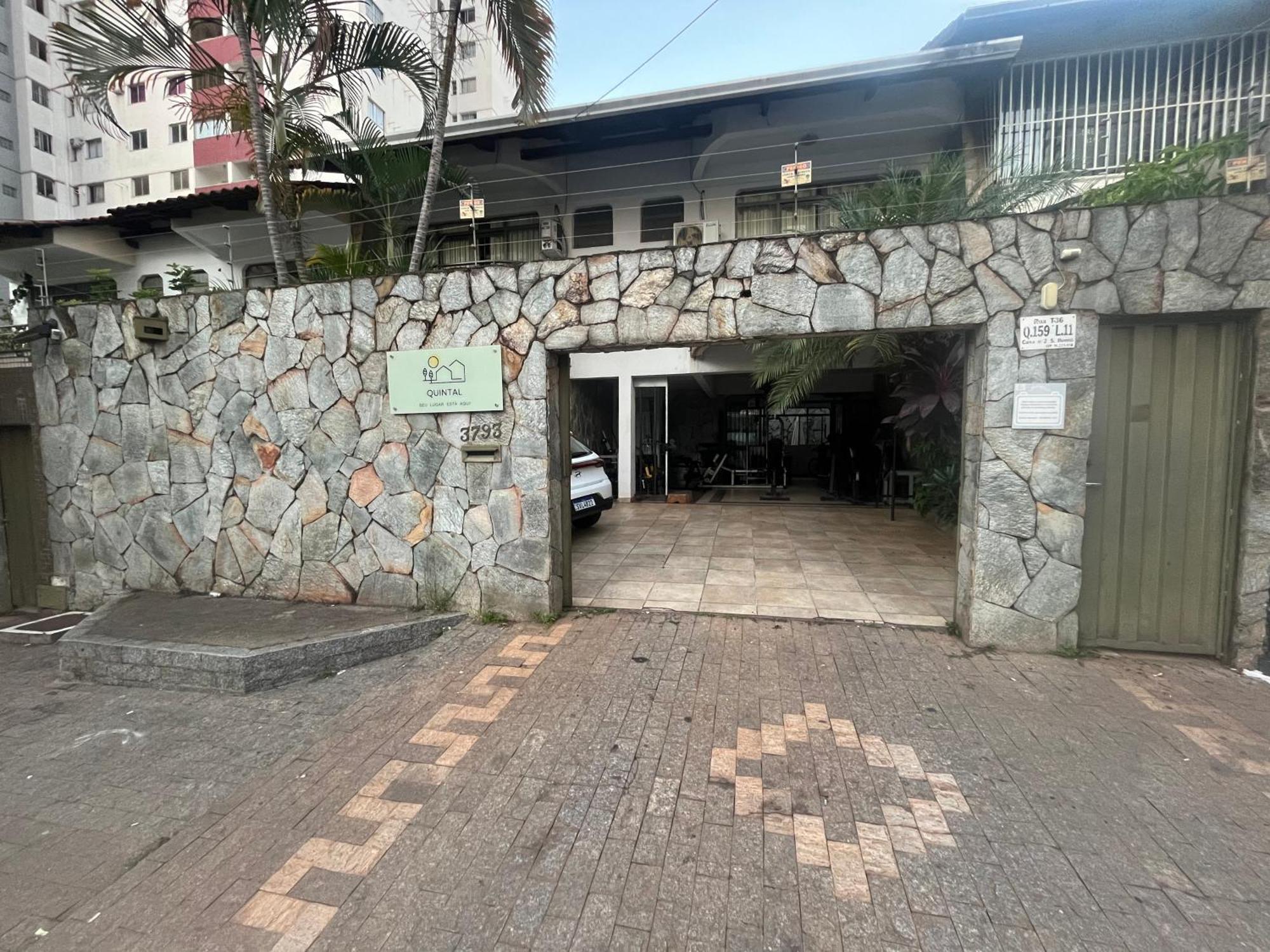 Casa Quintal Bueno! 5 Quartos Com Ar Split E Internet Ultra! Perto Do Melhor De Goiania! Marista Parques Areiao E Vaca Brava Hospital Premium Mater Dei Blue Fit Perdomo Goiania Shopping! المظهر الخارجي الصورة
